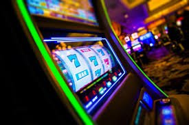 Dealer Live Sic Bo di mampir 4d menampilkan tiga dadu dalam cangkir kaca